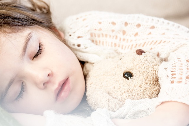 La sieste en maternelle et le rôle du sac de couchage
